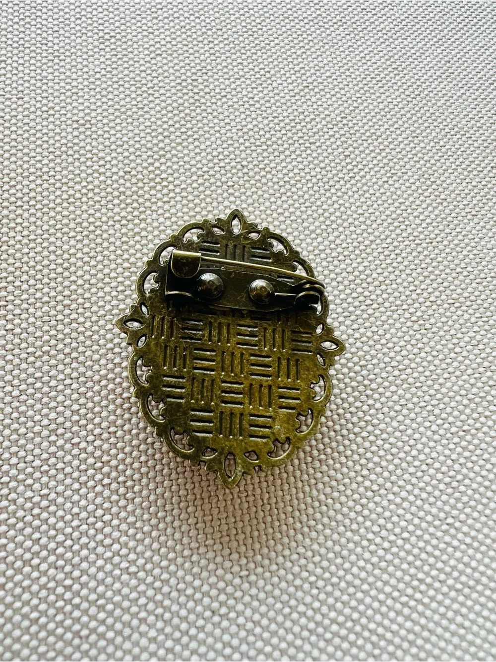 Vintage-Style 1950s Halloween Witch Girl Brooch Pin – Antiqued Gold Tone